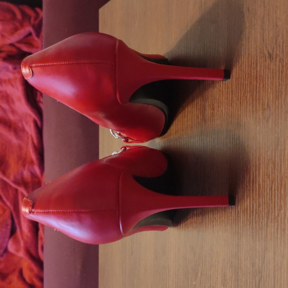 Calvin Klein Red Pointed Toe Chain Accent Pumps size 11 - Picture 4 of 7